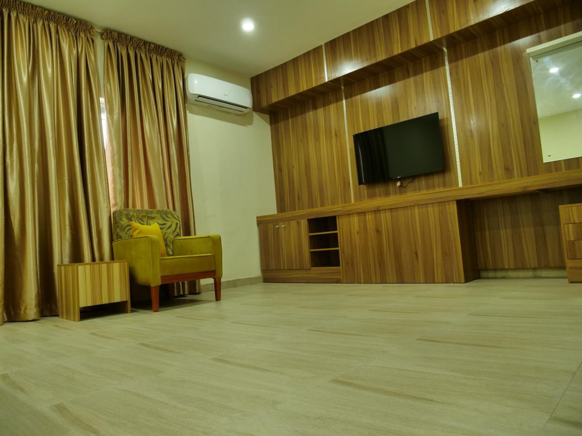 Alexia'S Place Hotel Lagos Exterior photo
