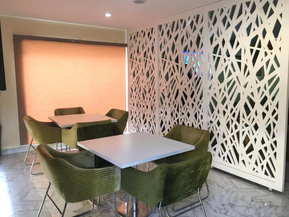 Alexia'S Place Hotel Lagos Exterior photo