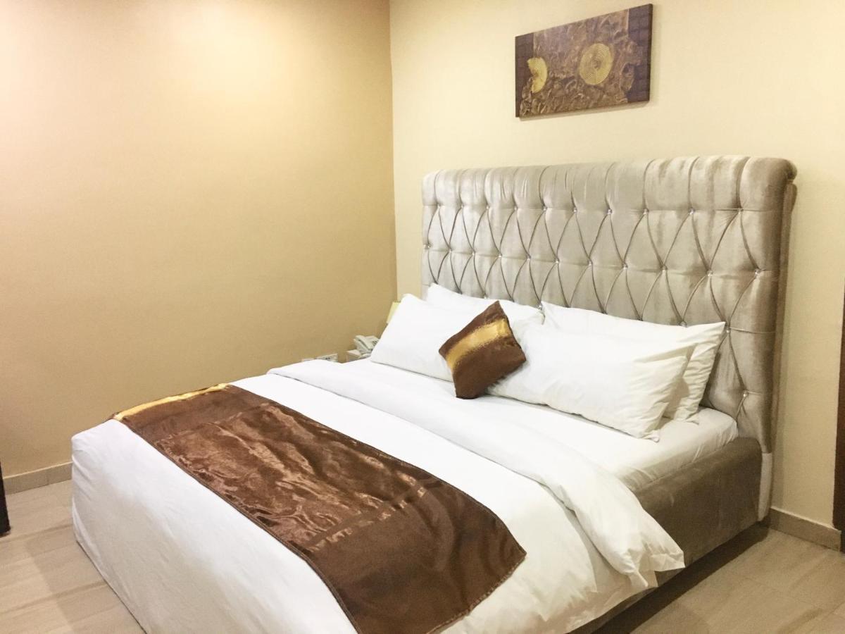 Alexia'S Place Hotel Lagos Exterior photo